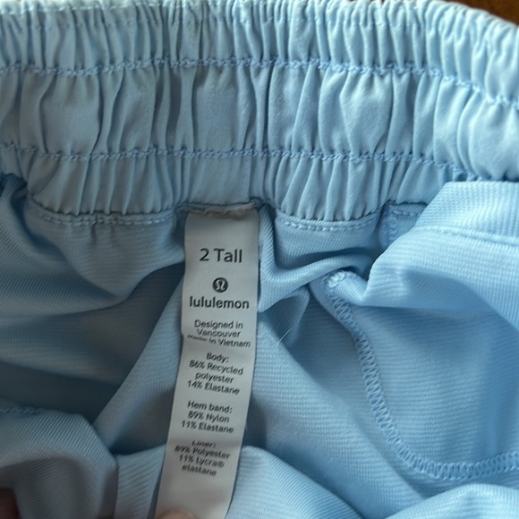 Lululemon hottie hot shorts Size 2Tall light blue - Picture 2 of 3
